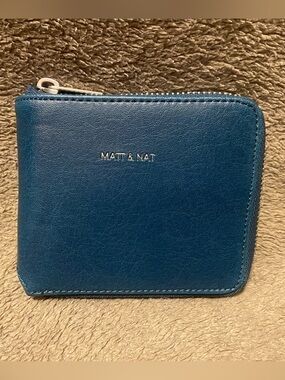 Matt & Nat Watson blue bifold zip wallet square with silver zipper new w/o tags